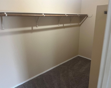2276 Green Meadows Ln - Photo Thumbnail 4