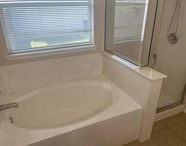 2276 Green Meadows Ln - Photo Thumbnail 6