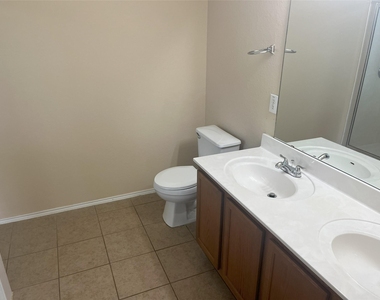 2276 Green Meadows Ln - Photo Thumbnail 5