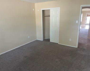 2276 Green Meadows Ln - Photo Thumbnail 8