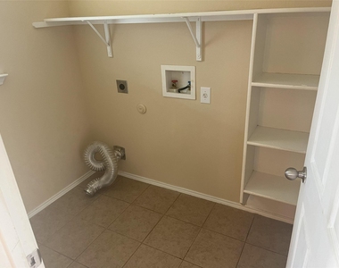 2276 Green Meadows Ln - Photo Thumbnail 12