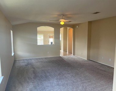 2276 Green Meadows Ln - Photo Thumbnail 1