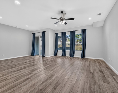 816 Mediterranean Dr - Photo Thumbnail 6