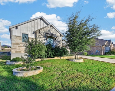 816 Mediterranean Dr - Photo Thumbnail 2