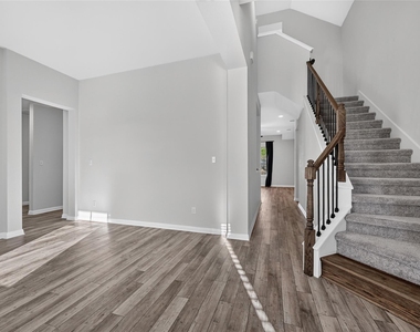 816 Mediterranean Dr - Photo Thumbnail 3
