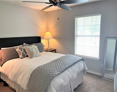 2408 Berkeley Ave - Photo Thumbnail 16