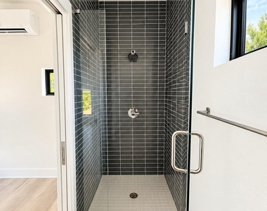 605 E 55th St - Photo Thumbnail 8