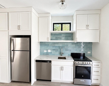 605 E 55th St - Photo Thumbnail 2