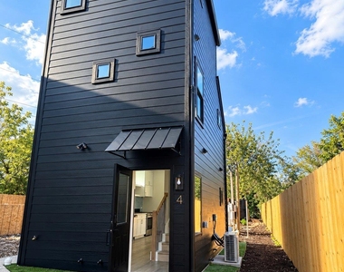 605 E 55th St - Photo Thumbnail 10