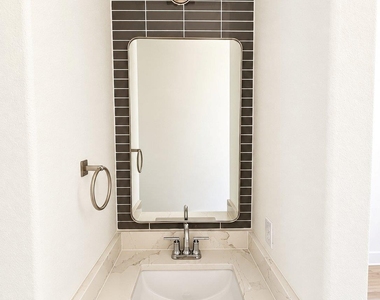 605 E 55th St - Photo Thumbnail 9
