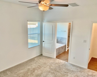 105 Blue Blaze Trl - Photo Thumbnail 10