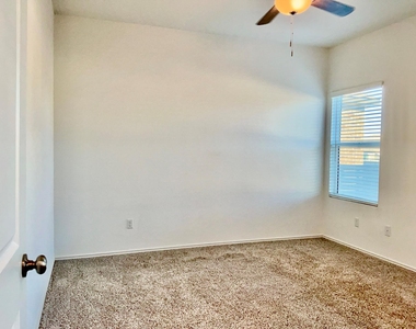 105 Blue Blaze Trl - Photo Thumbnail 11