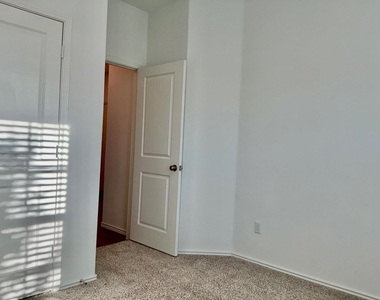 105 Blue Blaze Trl - Photo Thumbnail 19