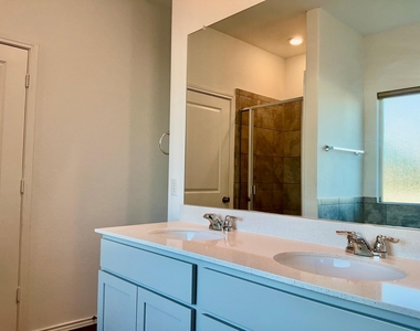 105 Blue Blaze Trl - Photo Thumbnail 13