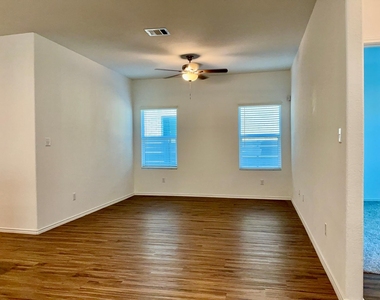 105 Blue Blaze Trl - Photo Thumbnail 3