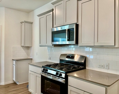 105 Blue Blaze Trl - Photo Thumbnail 7