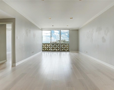 1801 Lavaca St - Photo Thumbnail 2