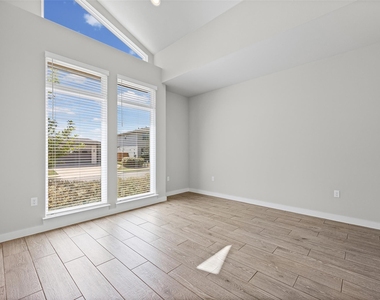 8317 Donnelley Dr - Photo Thumbnail 2