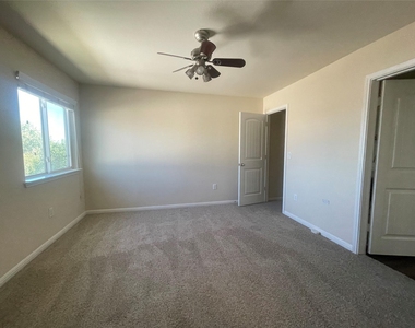 18345 Tallgrass Prairie Dr - Photo Thumbnail 10
