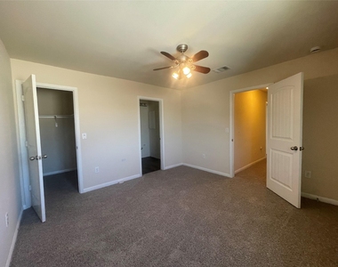 18345 Tallgrass Prairie Dr - Photo Thumbnail 8