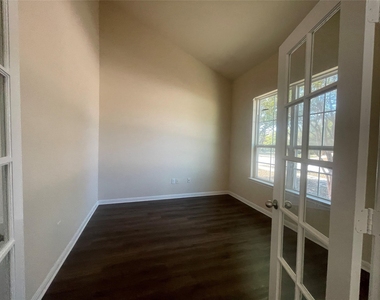 18345 Tallgrass Prairie Dr - Photo Thumbnail 4
