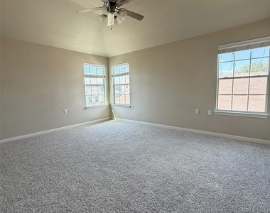 7821 Tee Dr - Photo Thumbnail 14