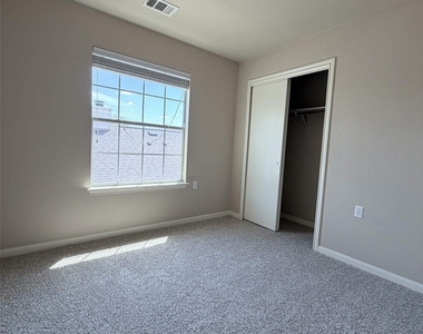 7821 Tee Dr - Photo Thumbnail 13