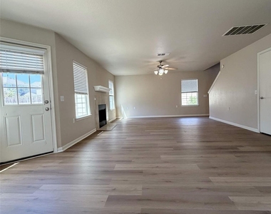 7821 Tee Dr - Photo Thumbnail 12