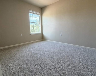 7821 Tee Dr - Photo Thumbnail 17