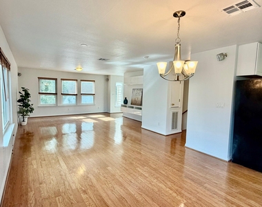 4807 E Oltorf St - Photo Thumbnail 5