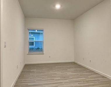 2947 Crossfield Drive - Photo Thumbnail 17