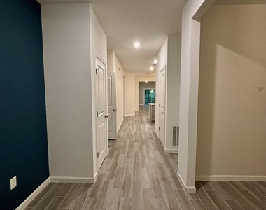 2947 Crossfield Drive - Photo Thumbnail 7