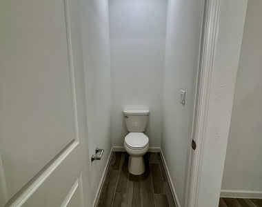 2947 Crossfield Drive - Photo Thumbnail 25