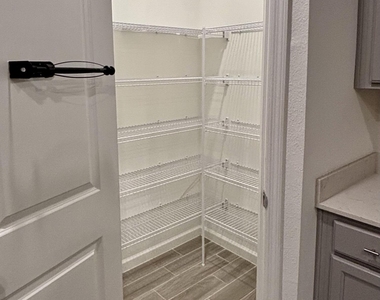 2947 Crossfield Drive - Photo Thumbnail 11