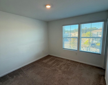 8304 Asteroid Street - Photo Thumbnail 8