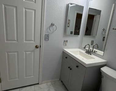 13810 Sutton Park Drive N - Photo Thumbnail 11