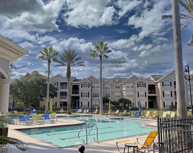 13810 Sutton Park Drive N - Photo Thumbnail 15