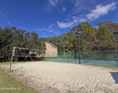 13810 Sutton Park Drive N - Photo Thumbnail 19