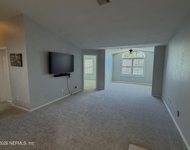 13810 Sutton Park Drive N - Photo Thumbnail 2