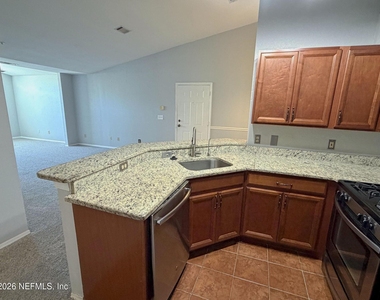 13810 Sutton Park Drive N - Photo Thumbnail 5