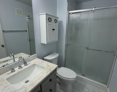 13810 Sutton Park Drive N - Photo Thumbnail 7
