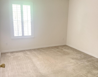 6275 Ironside Drive S - Photo Thumbnail 4