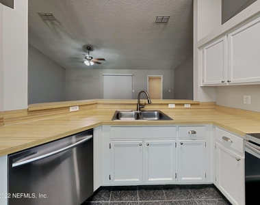1689 Ashwood Circle - Photo Thumbnail 4
