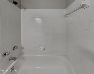 1689 Ashwood Circle - Photo Thumbnail 12