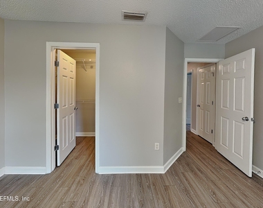 11626 Brian Lakes Drive N - Photo Thumbnail 5