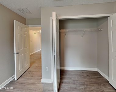 11626 Brian Lakes Drive N - Photo Thumbnail 9