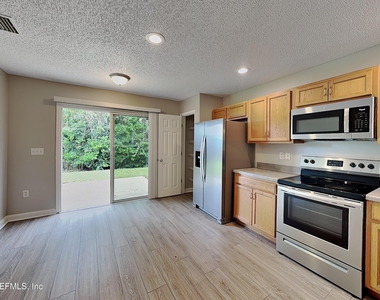 11626 Brian Lakes Drive N - Photo Thumbnail 3