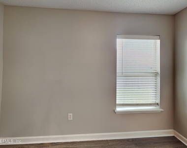 11626 Brian Lakes Drive N - Photo Thumbnail 10