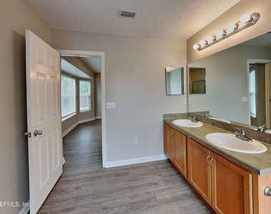 11626 Brian Lakes Drive N - Photo Thumbnail 7
