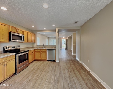 11626 Brian Lakes Drive N - Photo Thumbnail 4